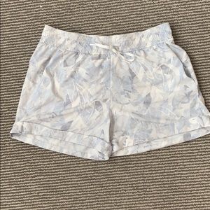 Lululemon spring breakaway shorts